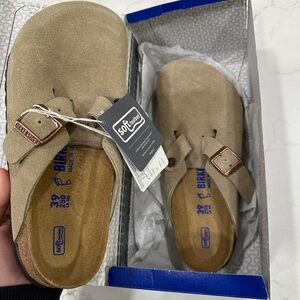 NIB Birkenstock Suede Boston Clogs - Taupe 39